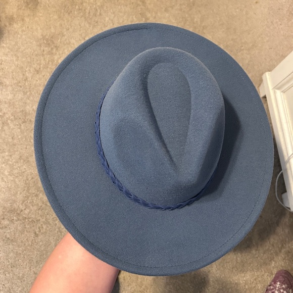 2 Women’s Hats Blue and Black Hat Set - Picture 6 of 7